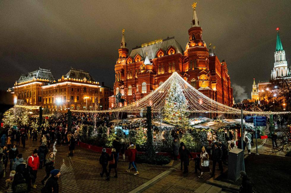 Luces de Navidad en la Plaza Roja de Moscú.
