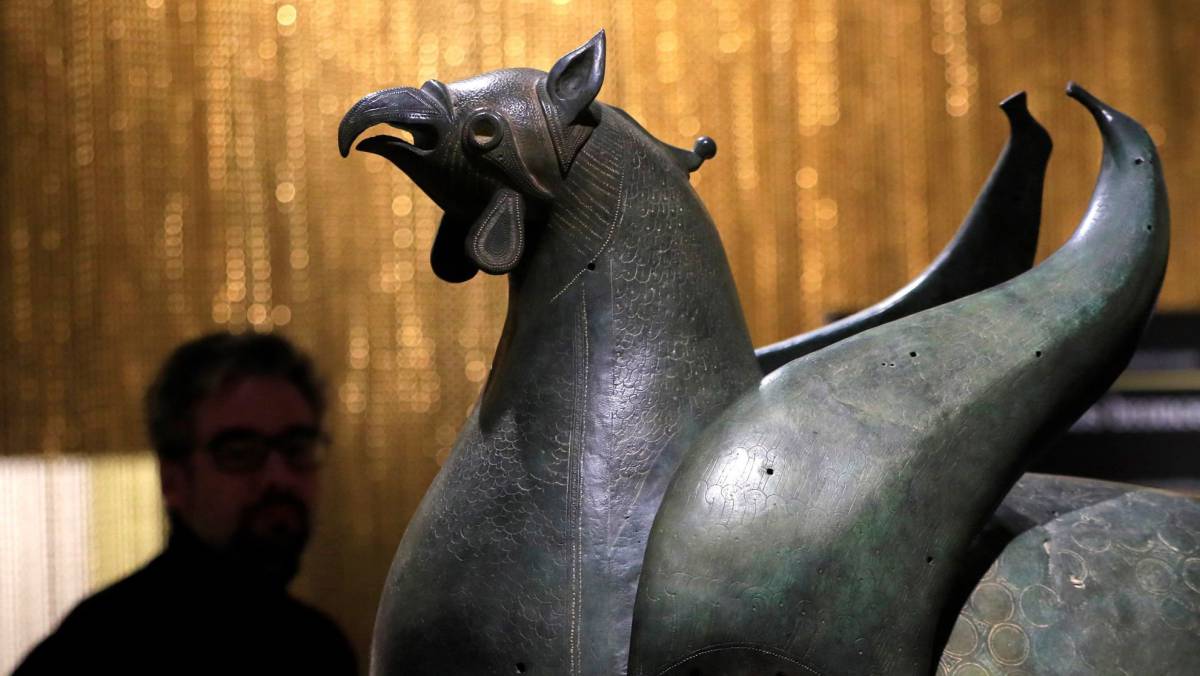 'Grifo de Pisa', la mala mayor escultura en bronce del mundo islámico medieval, en la exposición del Museo Arqueológico Nacional.