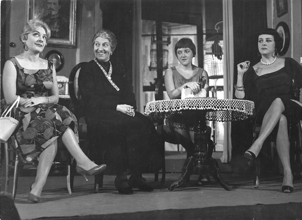 From left to right, Irene Gutiérrez Caba, her aunt Julia Caba Alba, Laly Soldevila and María Luisa Ponte, in a representation of 'Maribel and the strange family', by Miguel Mihura, in 1959 in Madrid.