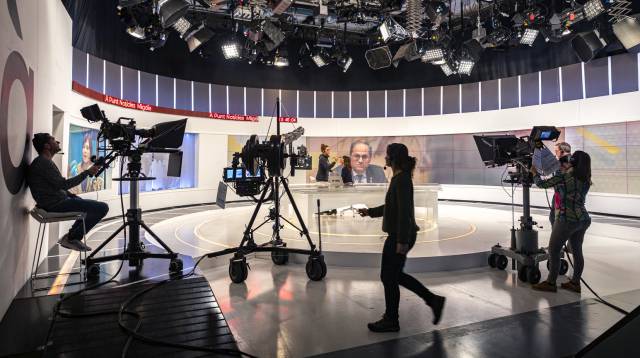 La televisión valenciana cumple un año y medio sumida en las dudas