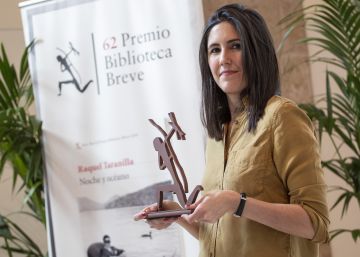 Raquel Taranilla gana el Biblioteca Breve con una novela que parodia el exceso de información