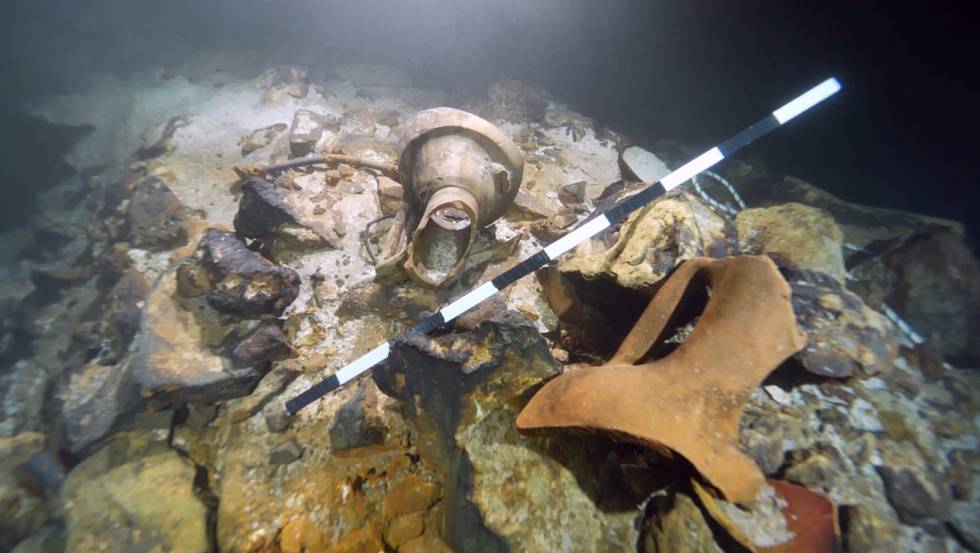 Remains of Roman amphorae found in the cave of Alcudia