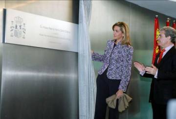 The Infanta Doña Cristina and the former Minister of Culture, César Antonio Molina, at the inauguration of Arqua, in November 2008.