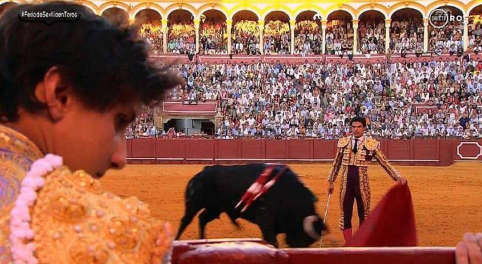 Imagen televisiva de la tarde del triunfo de Aguado en la Feria de Abril de 2019.