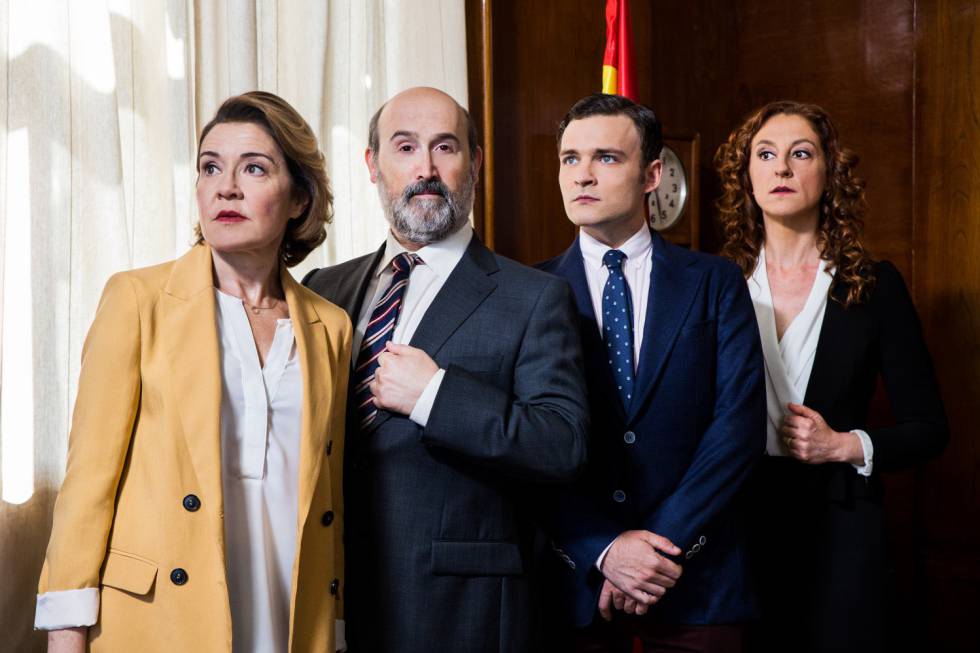 Javier Cámara, en el centro, en 'Vota Juan'.