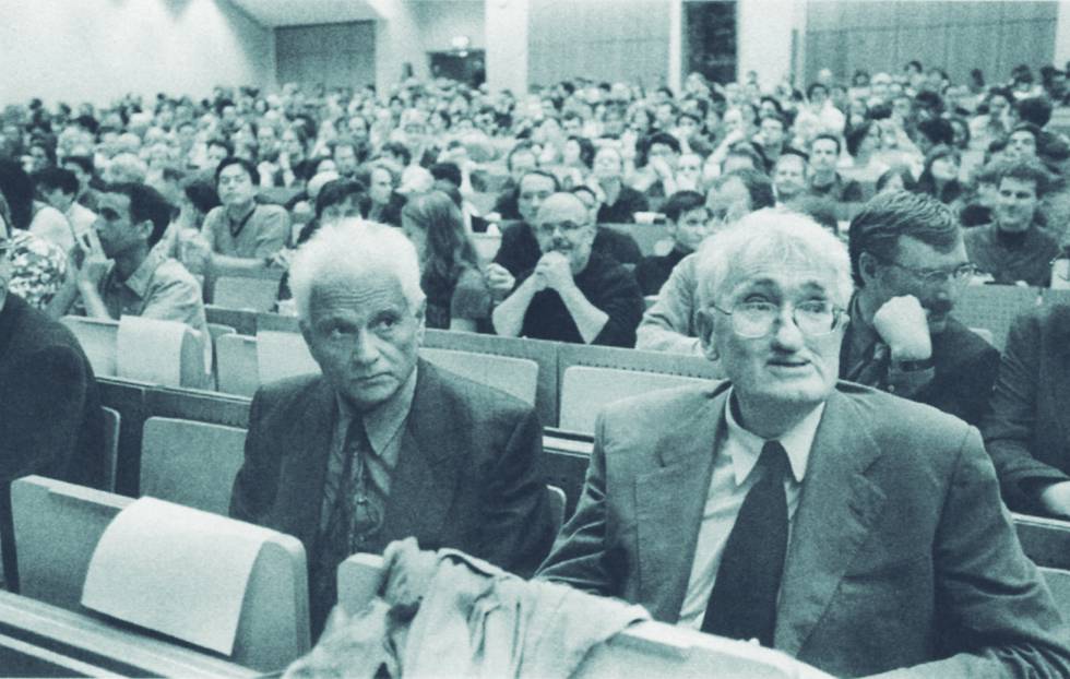 Con Jacques Derrida el 23 de junio de 2000 en el aula VI de la Universidad Goethe de Fráncfort.
