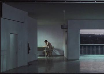 Epifanía de la vida cotidiana: seis horas frente al espejo del confinamiento