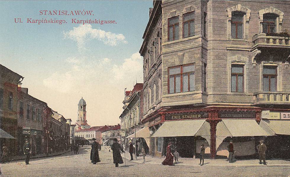 Una postal de la ciudad de Stanislavov, actual Ivano-Frankivsk (Ucrania), en el periodo de entreguerras.