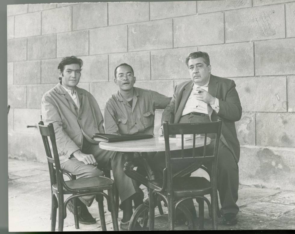 De izquierda a derecha, Julio Cortázar, Chino López y José Lezama Lima en La Habana en 1963. 