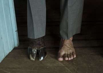 Un dios con pie de cabra