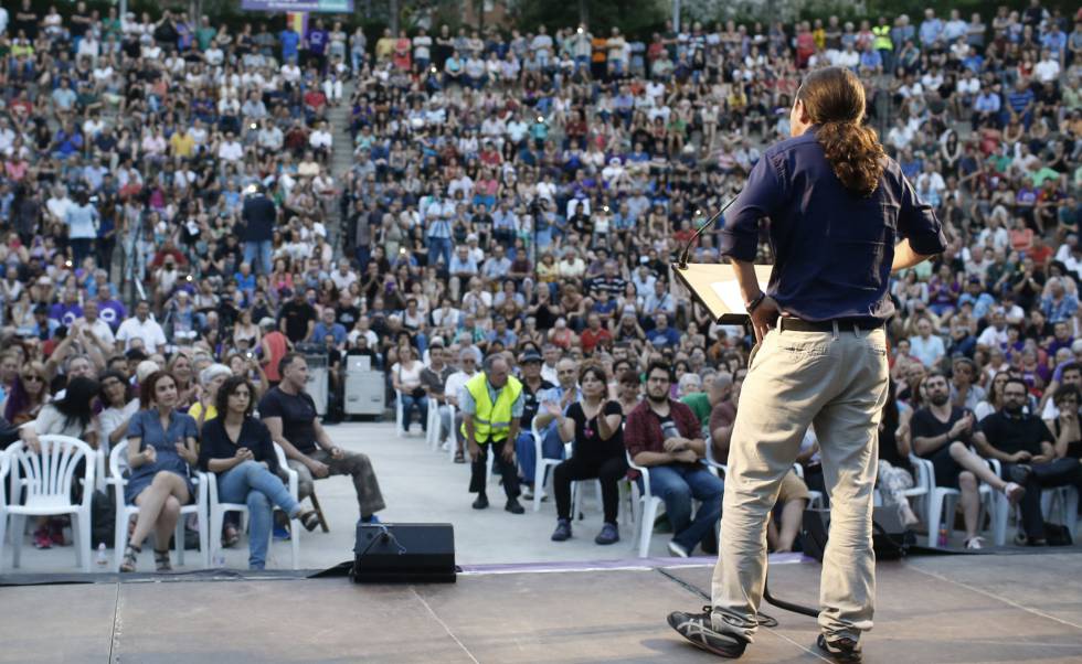 El líder de Podemos, Pablo Iglesias, en un mitin en Barcelona en 2015.