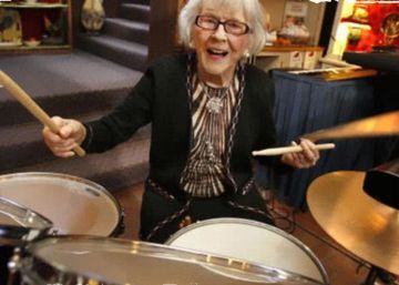 Oda a Viola Smith y sus 107 años aporreando la batería