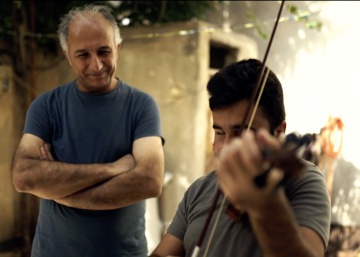 El viaje de un violín vasco a Siria para cubrir el sonido de las bombas con melodías