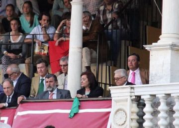 Peripecias taurinas de una presidenta en el palco de la Maestranza de Sevilla