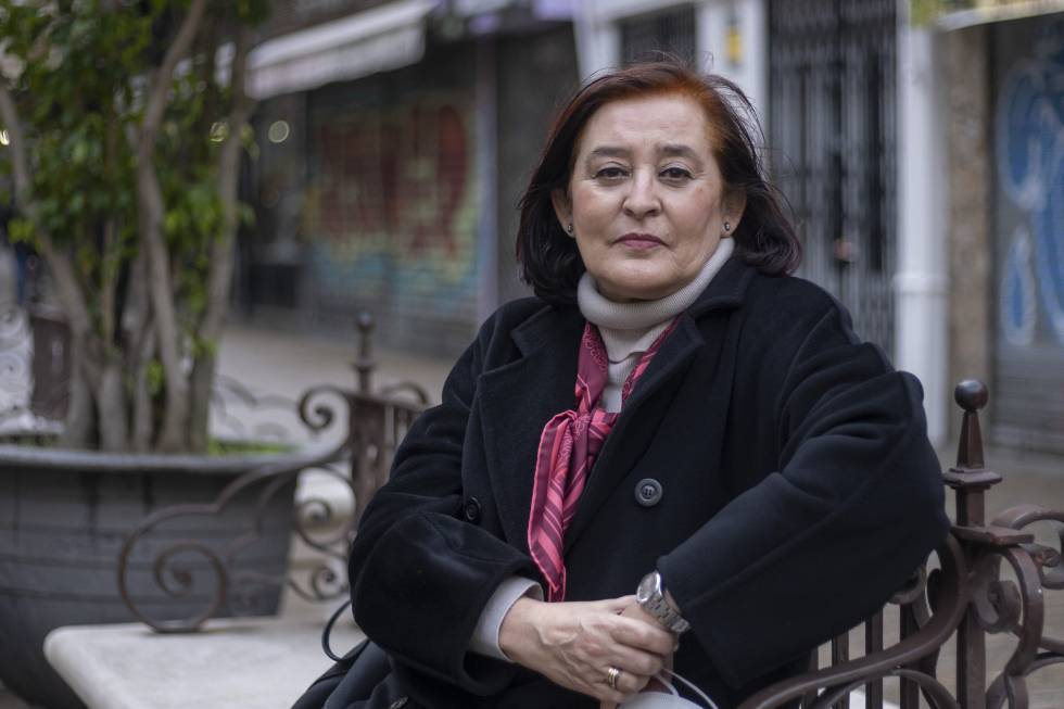Anabel Moreno, in a recent image, in a Seville square.