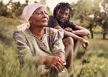 La fuerza vital de una nonagenaria acusada de brujería en la Kenia actual