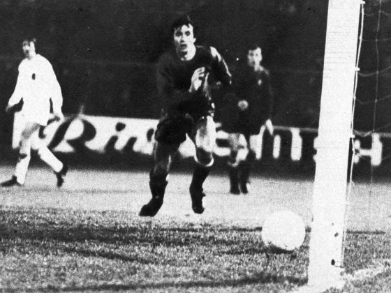 De eigen goal van Reina, Nederland - Spanje 3-2, 2 mei 1973