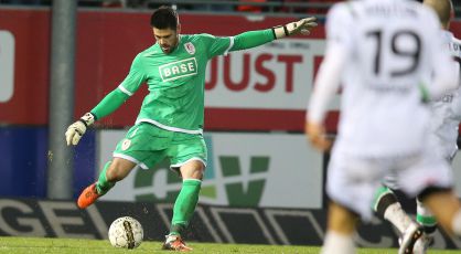 Valdés chuta ante el Genk la pasada semana.