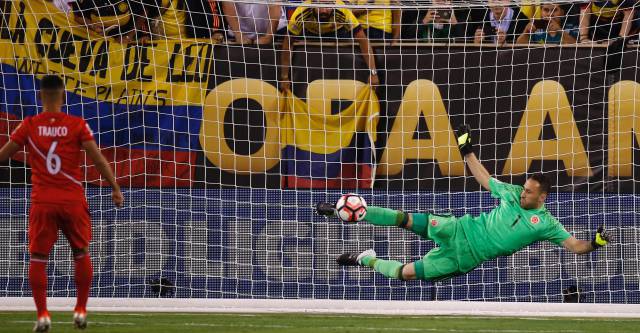 Ospina para el penalti a Trabuco. 