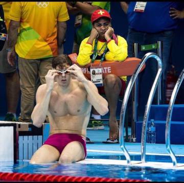 Los socorristas de la piscina