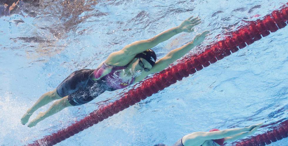 Mireia gana bajo el agua