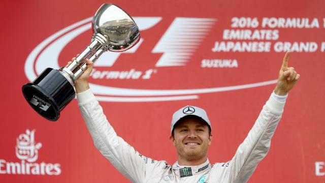 Nico Rosberg celebra su victoria en Japón.