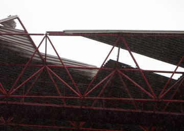 Parte del techo de la grada de R&iacute;o de Balaidos ha perdido la cubierta. 