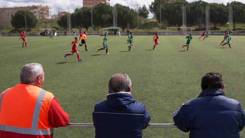 Un partido de fútbol base en la Comunidad de Madrid.