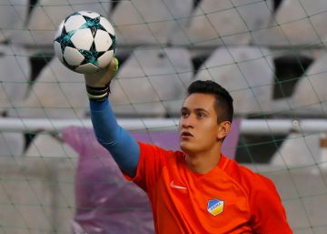 Raúl Gudiño, el primer portero mexicano en jugar en la Champions League