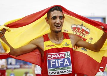 Ilias Fifa, tras ganar el Europeo de 5.000m.