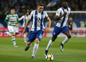 El trío de mexicanos del Oporto deslumbra, Chicharito ve la sombra