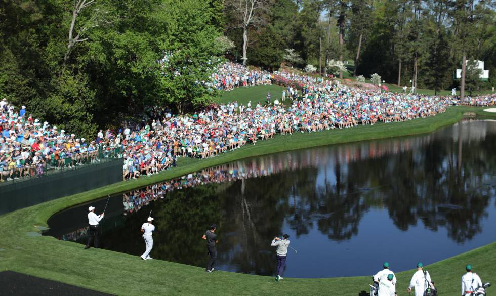 Phil Mickelson, Tiger Woods, Fred Couples y Thomas Pieters golpean sus bolas durante una sesiÃ³n de entrenamiento del Masters de Augusta.