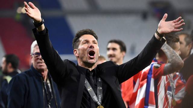 Simeone celebra tras ganar la Europa League.