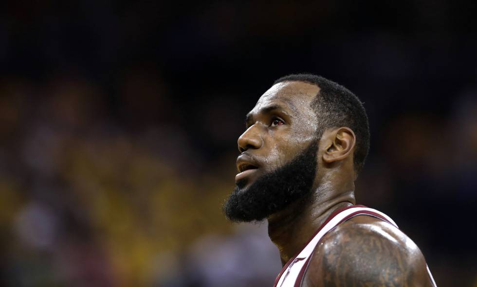 LeBron James fichará por los Lakers por 