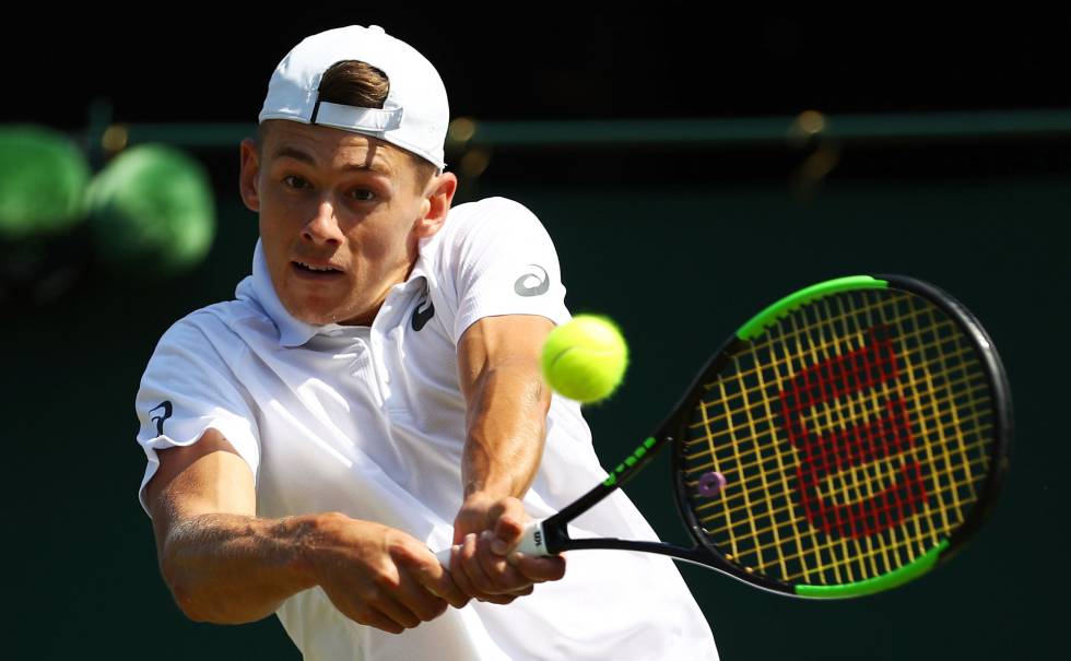 Де Минаур. Алекс де Минаур фото. Alex de Minaur Nadal Wimbledon 2018 stats. Алекс де Рензи.