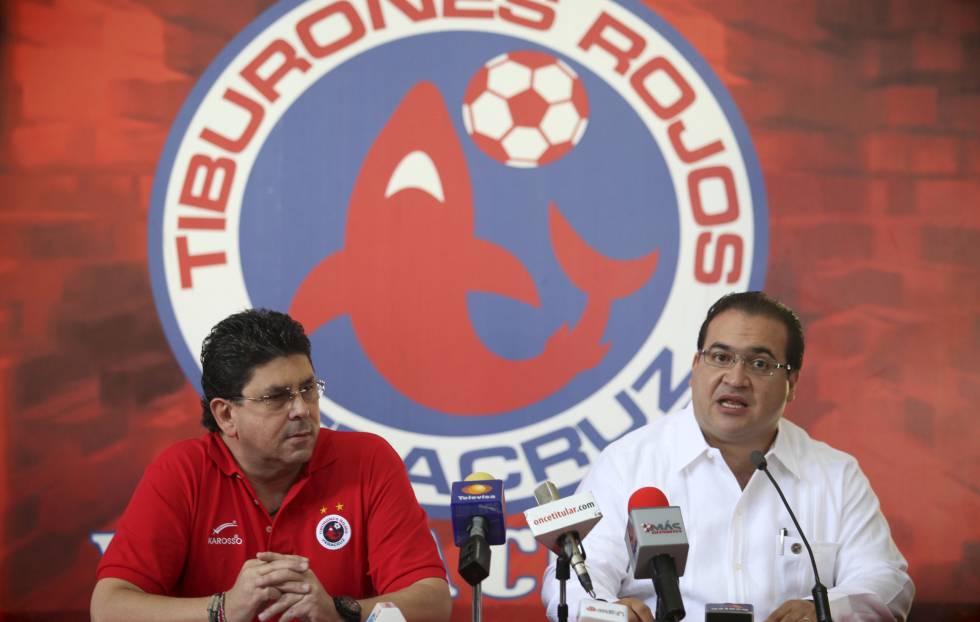 Fidel Kuri Grajales y Javier Duarte, en 2013, en la presentación del club.