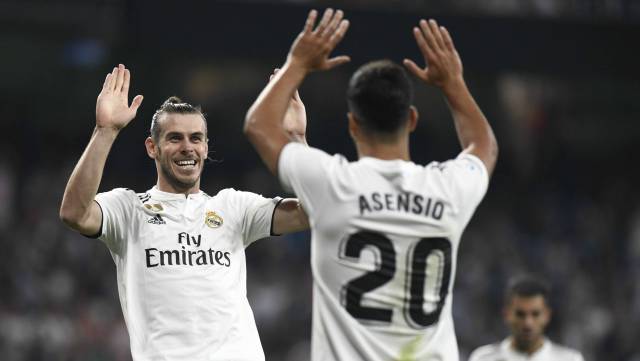 Bale celebra su gol con Asensio. 