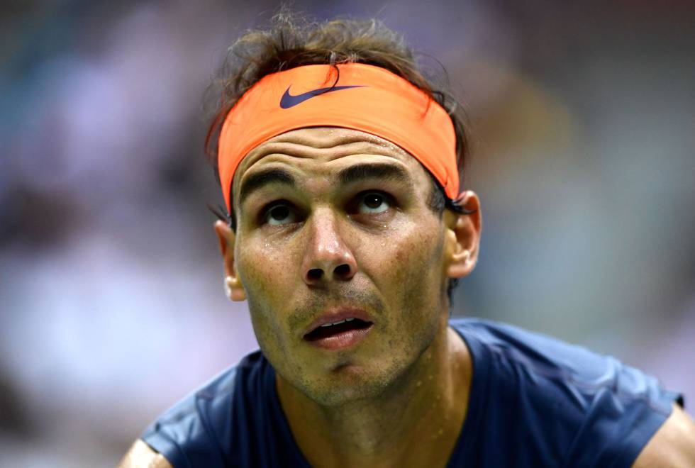 Nadal, al resto, ayer en la pista Arthur Ashe de Nueva York.