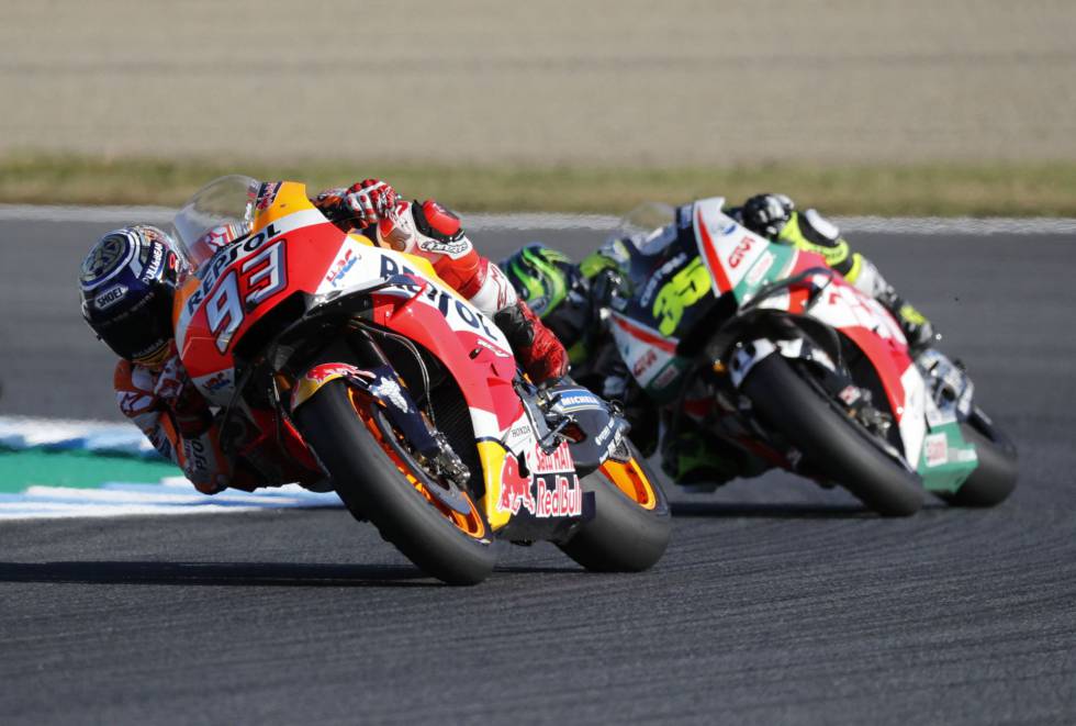 Marc Márquez, por delante de Cal Crutchlow en un momento de la carrera.
