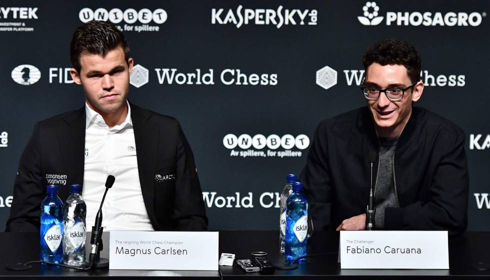 Magnus Carlsen (izquierda) y Fabiano Caruana, este jueves en Londres.