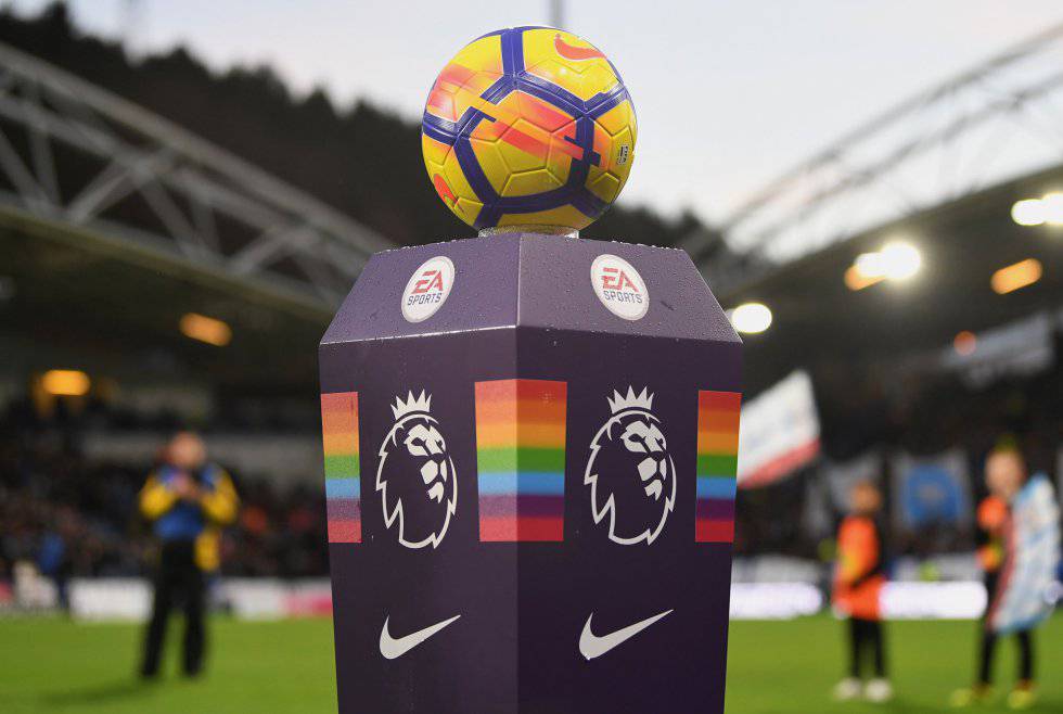 Imagen de la campaÃ±a 'Rainbow Laces' de la Premier en la temporada 20172018.