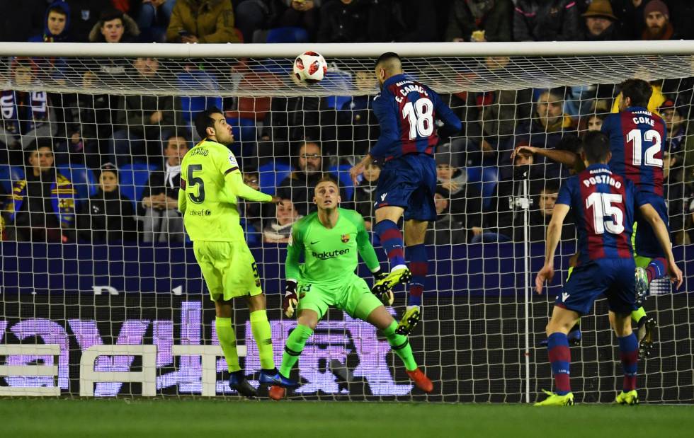 Cabaco marca el primer gol para el Levante. 