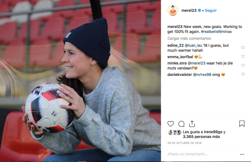 Merel Van Dongen, defensa del Real Betis Féminas, intenta combinar su vida personal con su faceta de futbolista en sus redes.