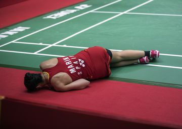 Carolina Marín se entrena a la pata coja solo una semana después de operarse