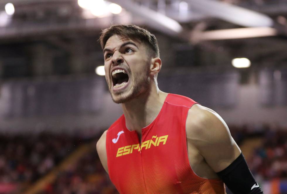 Ã“scar Husillos, tras ganar su semifinal de 400m.