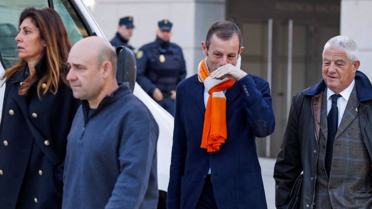 Sandro Rosell (en el centro) a su llegada a la Audiencia Nacional, este marzo.