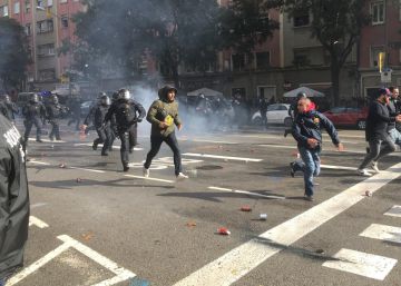 Altercados entre Mossos y Boixos el 28 de octubre cerca del Camp Nou.rn 