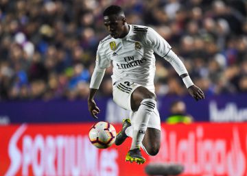 Vinicius, ante el Valencia.