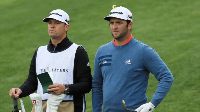 Rahm y su caddie Adam Hayes.
