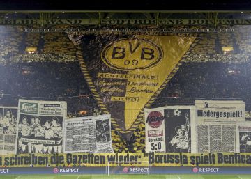 Un tifo del Borussia Dortmund antes de la ida de los octavos de final en 2017 ante el Benfica.
